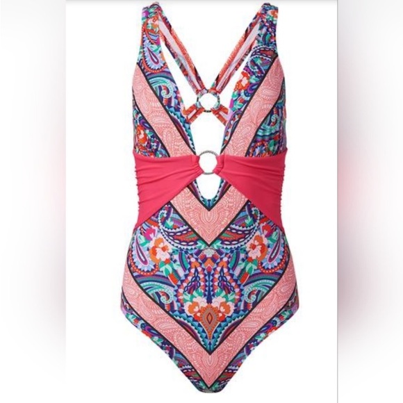 💖 Beautiful One Piece Swimsuit 💖 - Picture 4 of 7